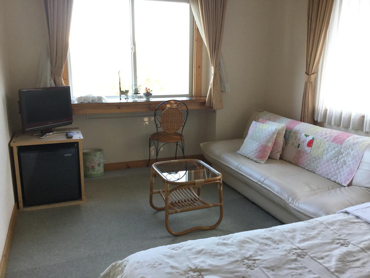 Chiisana Hotel Hanaikada Іто Екстер'єр фото